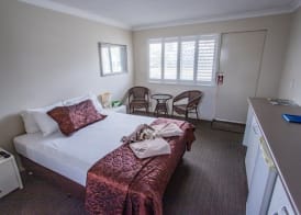 Tropicana Motel 4