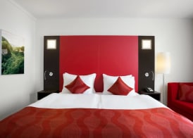 Ramada Encore by Wyndham Geneva 5