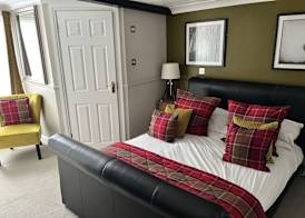 The Ship Hotel 3