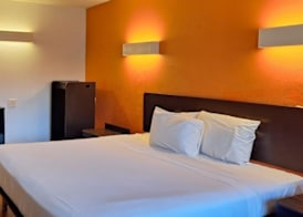 Super 8 by Wyndham Kannapolis 5