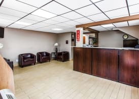 Econo Lodge Savannah Midtown 4