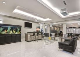 La Quinta Inn & Suites by Wyndham Mercedes Outlet Mall 3