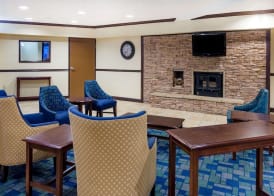 Days Inn & Suites by Wyndham Bridgeport - Clarksburg 2