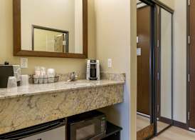 Best Western Plus Lacey Inn & Suites 4