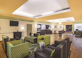 La Quinta Inn & Suites by Wyndham Beaumont West 2