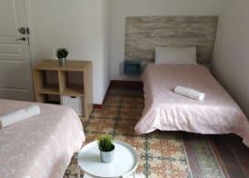 V Barcelona Hostal 3