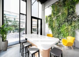 Staycity Aparthotels Paris La Defense 3