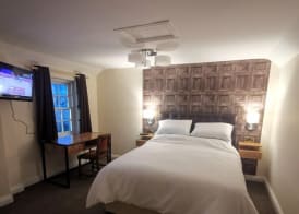 The Redwell Inn 2