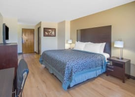 Days Inn by Wyndham Le Roy/Bloomington Southeast 4