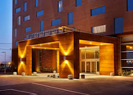 Hilton Garden Inn Santiago Airport 5