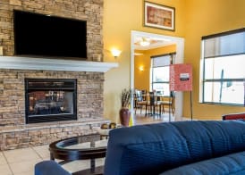 Comfort Inn & Suites Franklin East 2