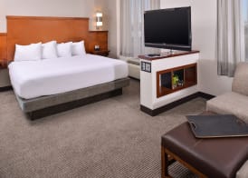 Hyatt Place Garden City 5