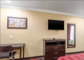 Econo Lodge Inn & Suites Escondido Downtown 5