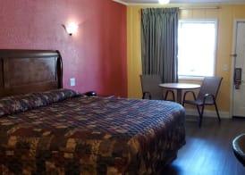 Knights Inn Paris 4