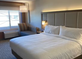 Holiday Inn Express & Suites CHATSWORTH by IHG 4