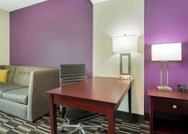 La Quinta by Wyndham Bridge City-Orange 4