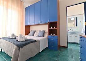 IzzHome Holiday Terrace 5