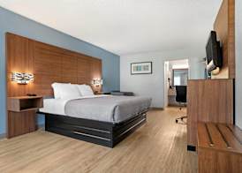 Quality Inn & Suites near Lake Eufaula 4