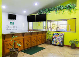 Quality Inn & Suites near Six Flags East 2