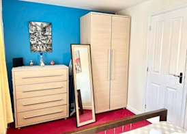 Quiet 2bedroom Home-garden-parking-family Friendly 2