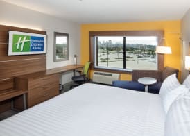Holiday Inn Express & Suites EAST PEORIA - RIVERFRONT by IHG 2