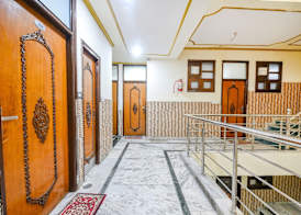 Fabhotel Royal Inn 3