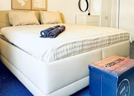 Spacious 7BR Apartment Prime Location 4