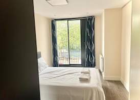 London Riverside Apartment Retreat 3
