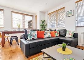 Seaview Heights - two Bedroom two Bathroom Loft Style Apartment Direct Distant sea Views - Fast Wifi 3