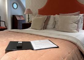 Ravenwood Hall Hotel 4
