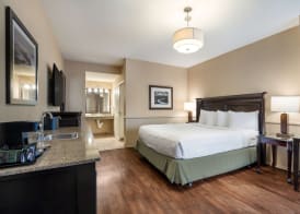 Best Western Corona Hotel & Suites 4