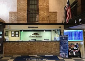 Howard Johnson by Wyndham Newark Airport 3