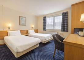 Days Inn by Wyndham Magor 3