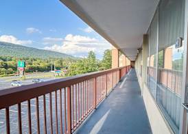OYO Hotel Harriman near I-40 2