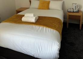 Continental Hotel with access to shared kitchen 3