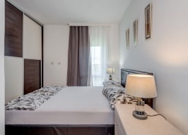 Modern 90 m2 apt with balcony w the sea view 4
