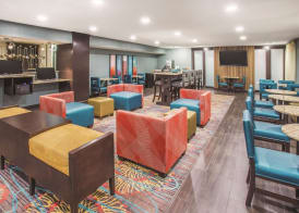La Quinta Inn & Suites by Wyndham O'Fallon, IL - St. Louis 3
