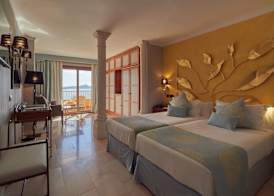 Hotel Petit Cala Fornells 5