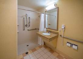 Fairfield Inn & Suites by Marriott Wausau 4