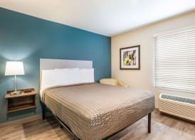 WoodSpring Suites Linden 5