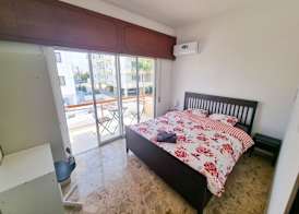 Luxury City Rooms - Smart TV with Netflix 5