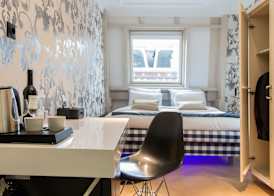 Amsterdam Canal Hotel 3