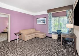La Quinta Inn & Suites by Wyndham Norfolk 2