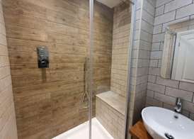 Friary House Serviced Apartments by Roomsbooked - 24Hr Reception 4