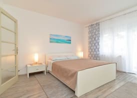 Apartment 1601 3