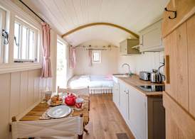 Thyme Shepherds Hut Boundary Farm, Framlingham 4