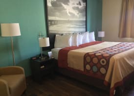 Super8 by Wyndham NEARBY Clearwater St Petersburg International Airport 4