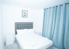 High view 2 Bedroom apt - Woolwich 3