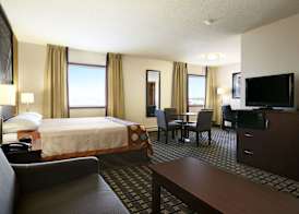 Super 8 by Wyndham Fox Creek 4