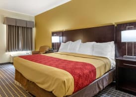 Econo Lodge Brunswick Travel Center 4